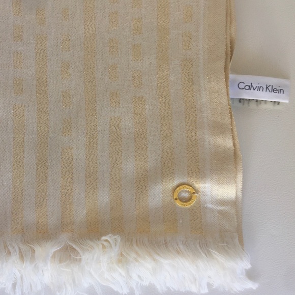 CALVIN KLEIN SCARF WRAP HUGE 28”X72” METALLIC GOLD - Picture 3 of 8